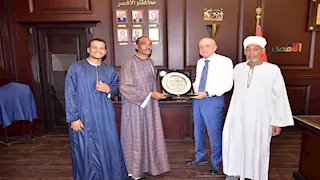 محافظ الأقصر يستقبل وفداً من أهالي "نجع البركة" للاستماع لمطالبهم