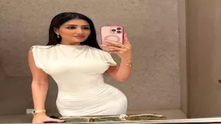 بفستان أبيض.. مي عُمر تخطف الأنظار والجمهور: "أجمل واحدة"