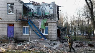 مقتل عائلة من 4 أفراد جراء هجوم بطائرات مسيرة في منطقة سومي الأوكرانية