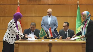 محافظ القليوبية يوقّع بروتوكول تعاون لتطوير استاد بنها الرياضي -صور