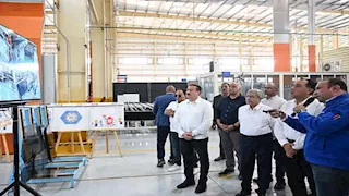 مدبولي يزور مصنع "العربي ـتويواتشي" لإنتاج الزجاج الهندسي بقويسنا