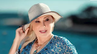 نادية الجندي تستعيد ذكرياتها وتنشر صورة وهي صغيرة.. والجمهور يغازلها