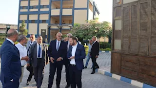 محافظ القليوبية يتفقد مدرسة إيجيبت جولد للتكنولوجيا التطبيقية (صور)