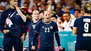 قصص متفوتكش.. أول لاعب مسلم في تاريخ إنجلترا.. وسعر حقيبة ميسي