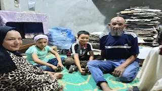 "عم مسلّم".. الترزي الذي هجر مقصه وعاش على دراجته (صور)