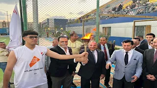 وزير الرياضة ومحافظ بورسعيد يشهدان إيقاد شعلة أولمبياد الشركات - صور 