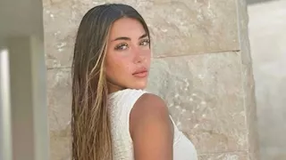 أنيقة ورشيقة | أحدث جلسة تصوير لـ سارة سلامة بفستان طويل والجمهور يغازلها