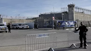 "حظيرة المسنين".. كيف شرعنت إسرائيل اعتقال المرضى والمعاقين الفلسطينيين؟