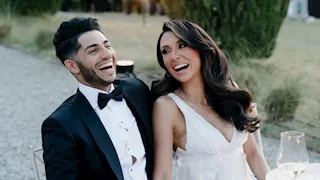 بصورة مع زوجته داخل المتحف المصري الكبير..كيف احتفل مينا مسعود بالافتتاح؟