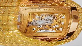 مرصعة بـ425 ماسة.. ساعة ذهبية أغلى من طائرة خاصة 