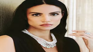 أثارت الجدل بإطلالتها الجريئة في فينسيا.. معلومات عن عارضة الأزياء صوفيا ريسينج 