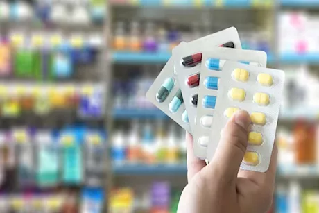 المضادات الحيوية.. آثار جانبية للتوقف عن تناولها في هذه الحالة