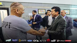 وزير الرياضة يدعم لاعبي منتخب مصر في المطار قبل السفر إلى بوركينا فاسو
