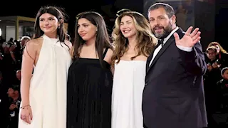 من الافتتاح إلى الختام.. 15 صورة لـ إطلالات الكابلز في فينيسيا 2025