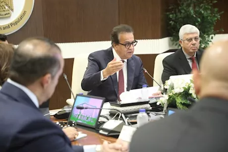 وزير الصحة يقود مناقشات وزارية موسعة حول قضايا التنمية البشرية