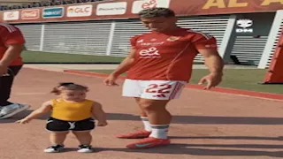 10 صور وفيديو لابنة إمام عاشور من مران الأهلي