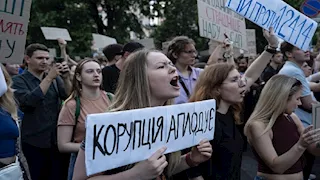 رئيس وزراء أوكرانيا الأسبق: السلطة الحاكمة في كييف على موعد مع ثأر الشعب منها