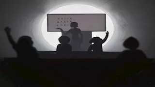 إجازة مرضية منذ 16 عاما.. معلمة تقاضي صاحب العمل لسبب غريب