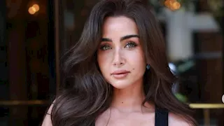 هنا الزاهد تتألق بفستان أسود أنيق يرمز للبساطة والحرية