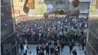 الموساد الإسرائيلي للمتظاهرين الإيرانيين: نحن معكم على الأرض وندعمكم