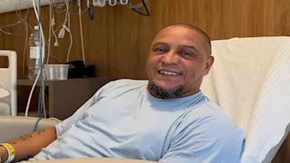 "روبرتو كارلوس يرد بقوة على حقيقة تعرضه لأزمة قلبية ودخول للمستشفى