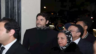 بالصور- أحمد عز في عزاء والدة هاني رمزي 