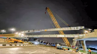 أحدث 11 صورة لتركيب كمرات محور عمرو بن العاص أعلى الدائري