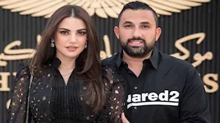 "فستان مخملي وبدلة أنيقة"… درة تتألق بإطلالتها رفقة زوجها