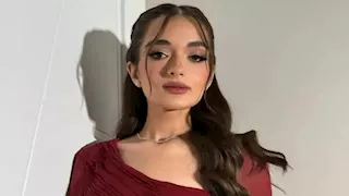 8 صور ومعلومات عن إطلالة ملك أحمد زاهر- كيف نسقتها؟