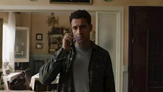 انهيار عصام عمر بعد وفاة والدته في الحلقة 10 من "عين سحرية "