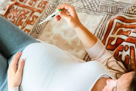 هل الحمى علامة مبكرة على الحمل؟ 