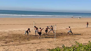 "بعد الفوز على كوت ديفوار".. محمد صلاح ينشر صورة مع لاعبي منتخب مصر على البحر