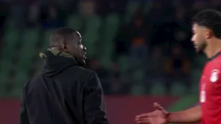 لقطة مثيرة للجدل بين لاعب منتخب مصر ومدرب كوت ديفوار