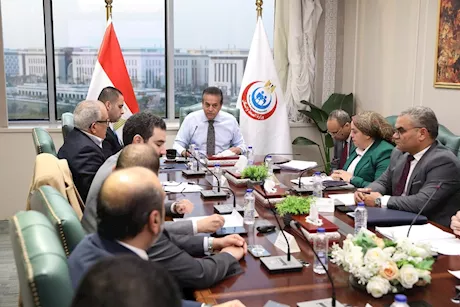 وزير الصحة يبحث تطوير خدمات الأورام مع «جوستاف روسي»