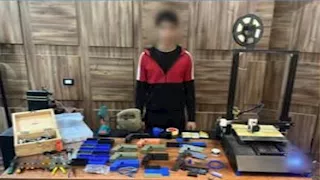 القبض على طالب يروج لبيع الصواعق "أون لاين"