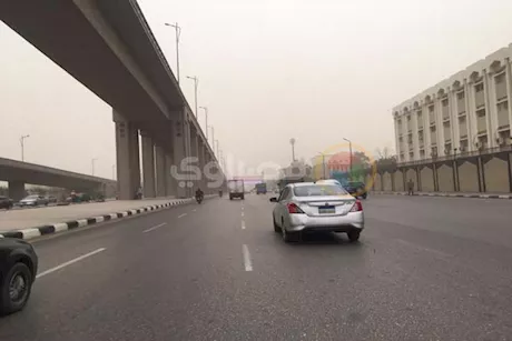 بالصور.. عاصفة ترابية تغطي شوارع القاهرة والجيزة والمواطنون يعودون للكمامات