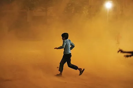 بعد تحذير الأرصاد من العاصفة الترابية- طبيب يقدم نصائح للطلاب 