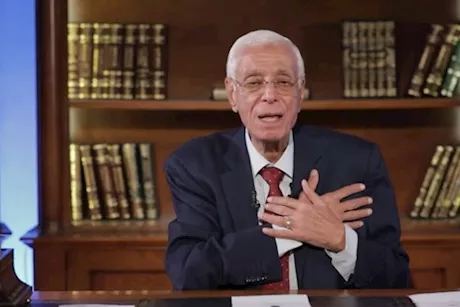 هل مرض القلب يسبب ضيق التنفس؟- حسام موافي يجيب