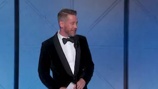 صدم الجمهور.. طفل "Home Alone" يعود لـ حفل جولدن جلوبز 2026 بعد 35 عامًا