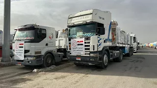 الهلال الأحمر يدعم أهل غزة بملابس شتوية وبطاطين للتغلب على برودة الطقس