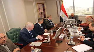 الكهرباء وأكوا باور تعززان الشراكة وتشغيل 550 ميجاوات رياح