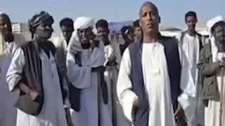احتجاجًا على غياب الخدمات.. سودانيون يغلقون معبر الحداربة الحدودي مع مصر (فيديو)