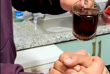 ترند الماء المغلي- إليك مخاطر تحدي إثبات قوة الصداقة