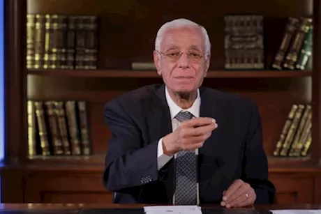 أسباب الدم مع البراز- حسام موافي يوضح الأمراض المحتملة