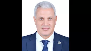 صاحب الـ 60 كتابًا.. "أبو الديار" عميدًا لآداب السويس بقرار جمهوري