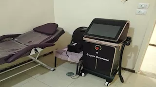 "طبيبة الجلدية المزيفة".. طالبة تدير مركز تجميل بسوهاج (صور)