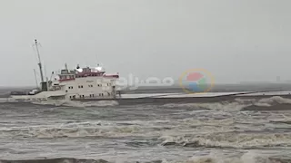 قاع المتوسط ينتظرها.. اللحظات الأخيرة للسفينة FENER قبل الغرق الكامل ببورسعيد