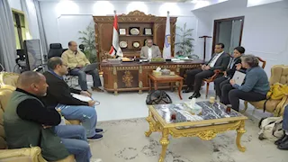 محافظ قنا يبحث تطورات ملف السياحة الريفية بقرية دندرة