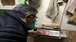 محافظ الدقهلية يتفقد مخابز طلخا ويؤكد: لا تهاون في وزن الرغيف