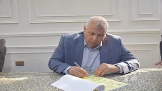 محافظ الوادي الجديد يعلن تخفيض أسعار الأفدنة بقرية الخرطوم لدعم الشباب المنتفعين